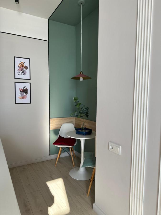 Квартира Художника В Жк Толе Би Appartement Astana Buitenkant foto