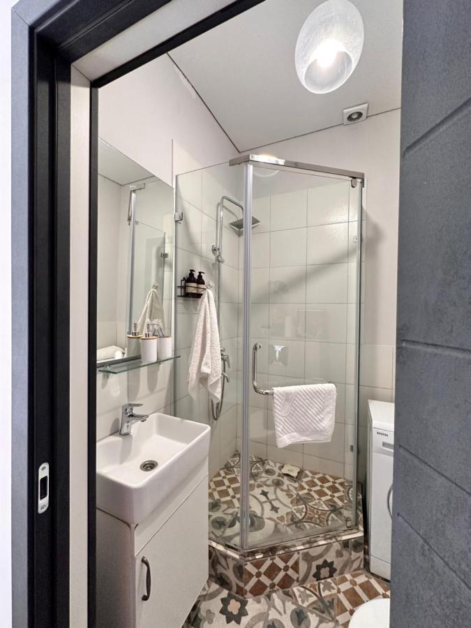 Квартира Художника В Жк Толе Би Appartement Astana Buitenkant foto